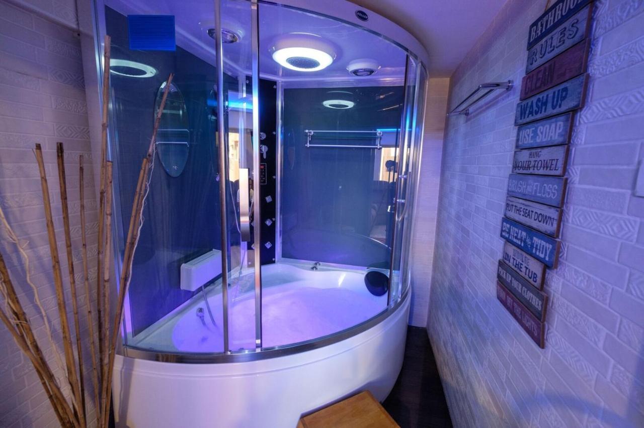 Clockworkorange Luxury Suites With Netflix Mactan Exterior foto