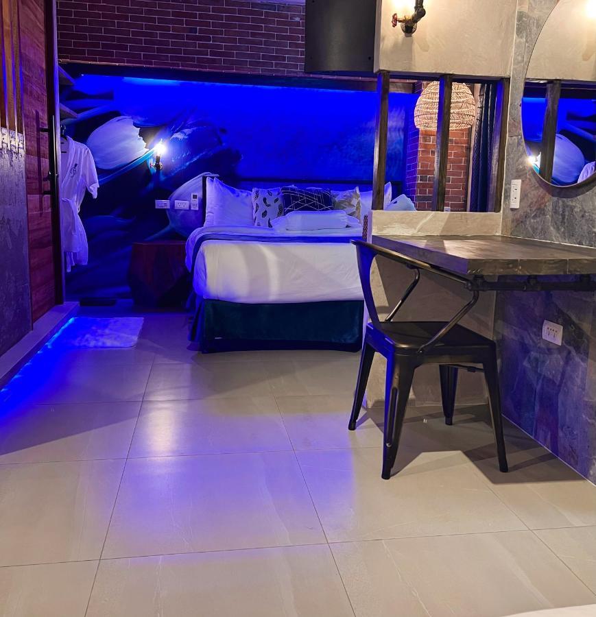 Clockworkorange Luxury Suites With Netflix Mactan Exterior foto